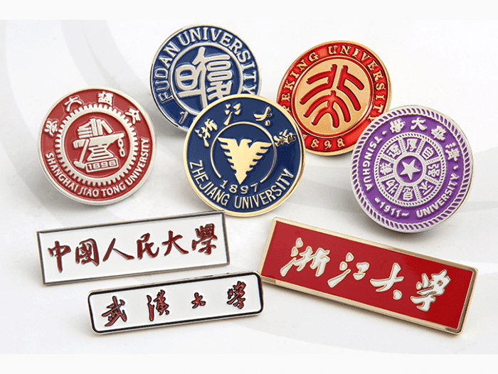 ?；胀瑢W會徽章